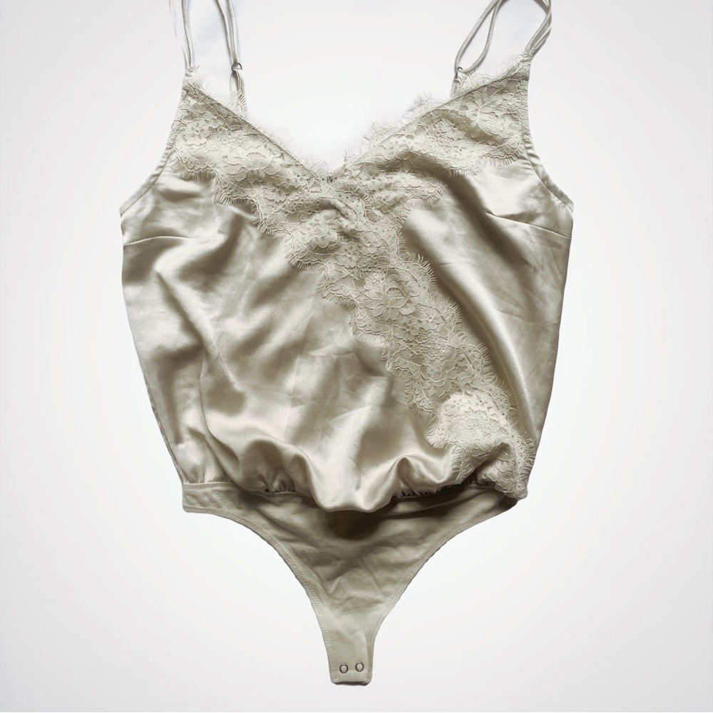 Women’s Sz S Ivory Silky Lacy Abercrombie & Fitch Bodysuit
